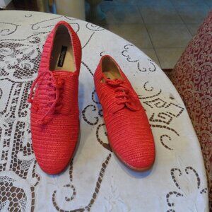New Dolce & Gabbana Coral Red Hand-Woven Raffia Oxford Shoes – Size 38.5B